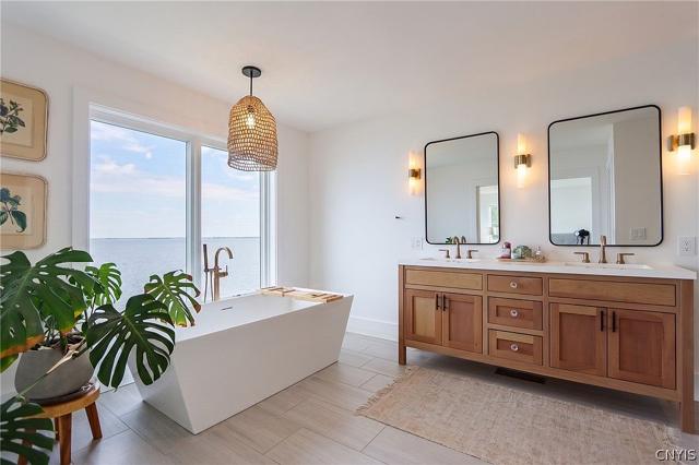 Primary bath with soaking tub